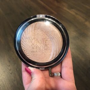 Revolution Makeup Baked Highlighter Powder